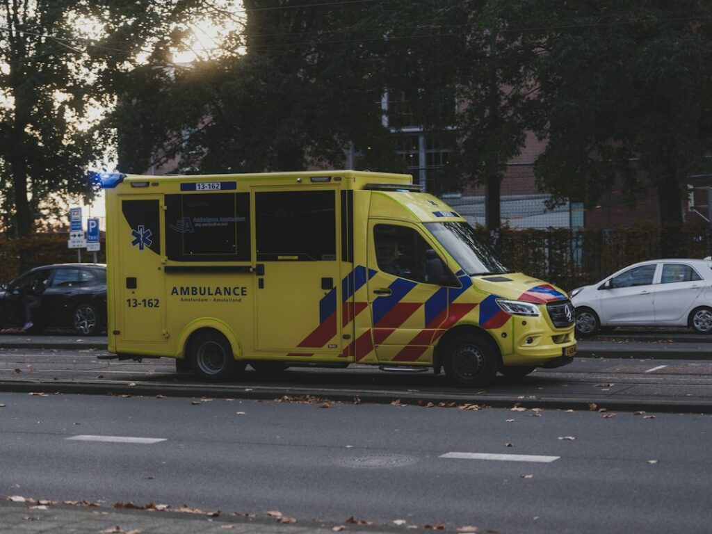 صورة توضيحية لخدمات الإسعاف والطوارئ وليست صورة الحادث المحدد